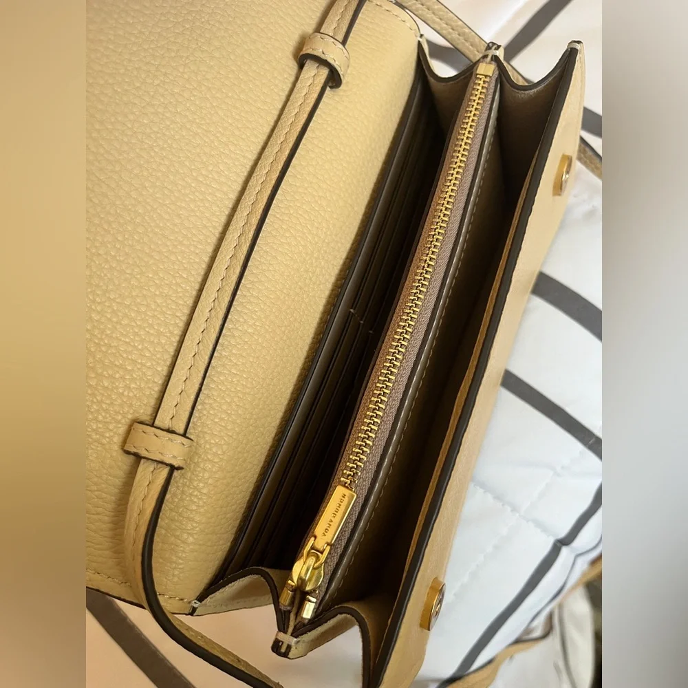 Tory Burch Miller Wallet Crossbody in Vanilla Soft Serve - Picture 14 of 15